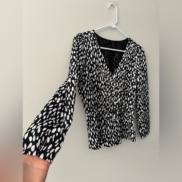 J.CREW Women's Printed Satin Crepe Peplum Top Blouse Black White Size 00 - Picture 4 of 10